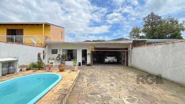 Casa em Porto Alegre, no bairro Aberta dos Morros, com 3 dormitório(s), à venda.