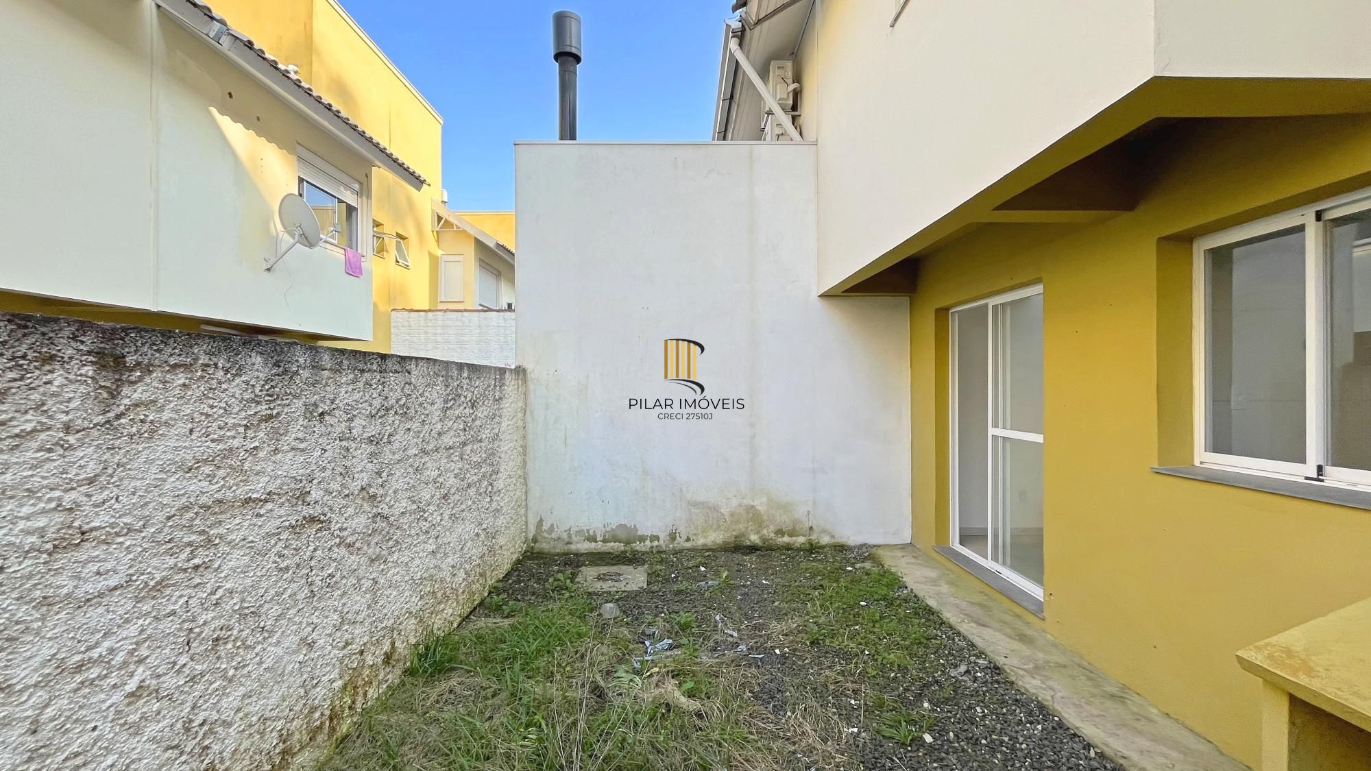 Residência 3 dormitórios sendo 1 suíte em condomínio fechado