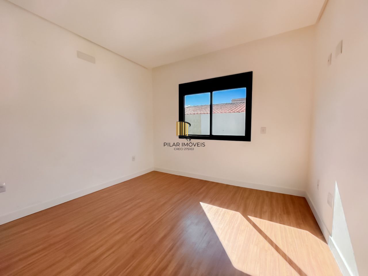 Casa Condominio em Porto Alegre, no bairro Ipanema, com 3 dormitório(s), e 3 banheiros, à venda.