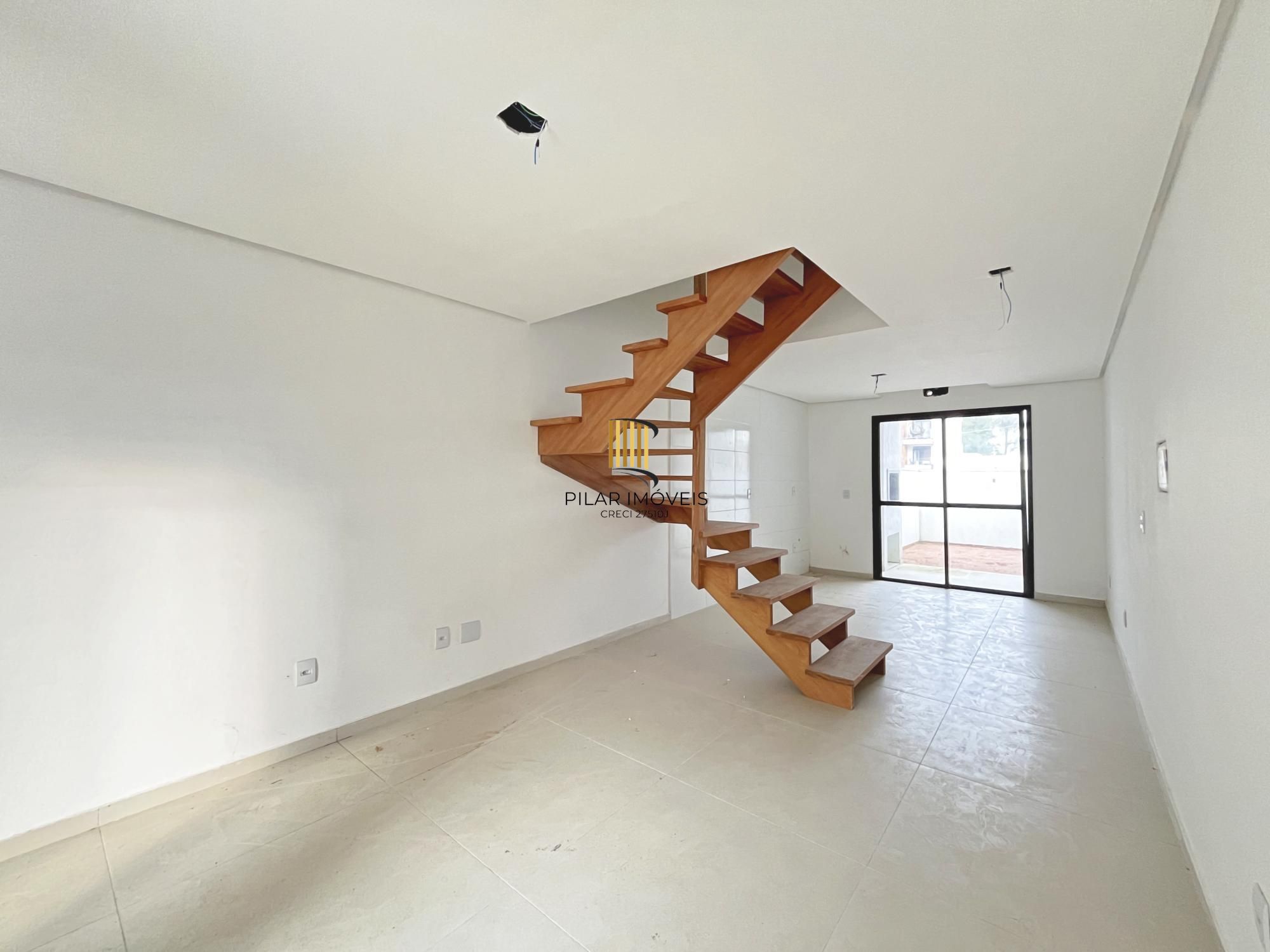 Casa em Porto Alegre, no bairro Hípica, com 2 dormitório(s), e 2 banheiros, à venda.