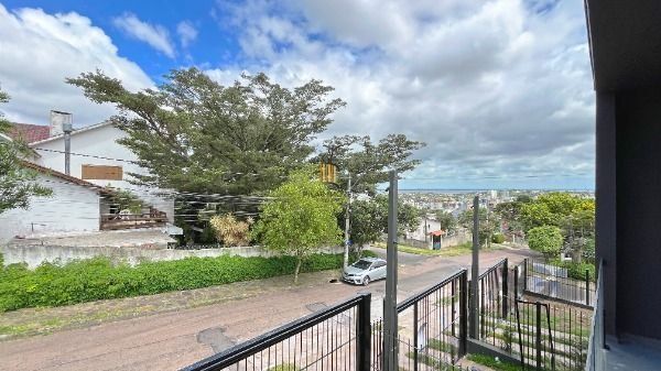 Casa Condominio em Porto Alegre, no bairro Tristeza, com 3 dormitório(s), e 3 banheiros, à venda.