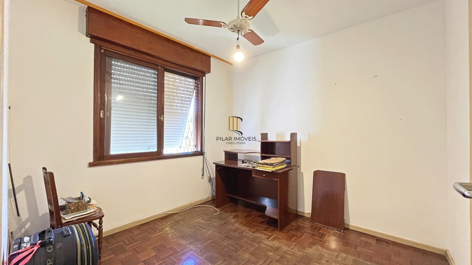 Casa 4 dormitórios no bairro Glória