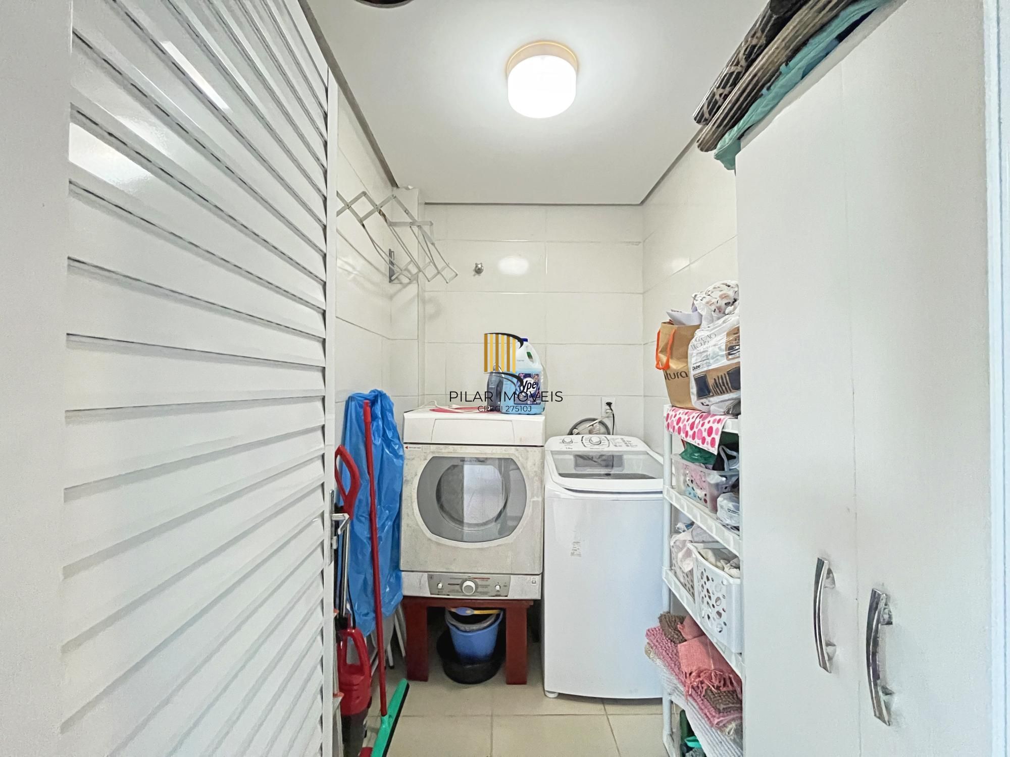 Casa para Venda - 270m², 3 dormitórios, sendo 1 suites, 2 vagas - Guarujá