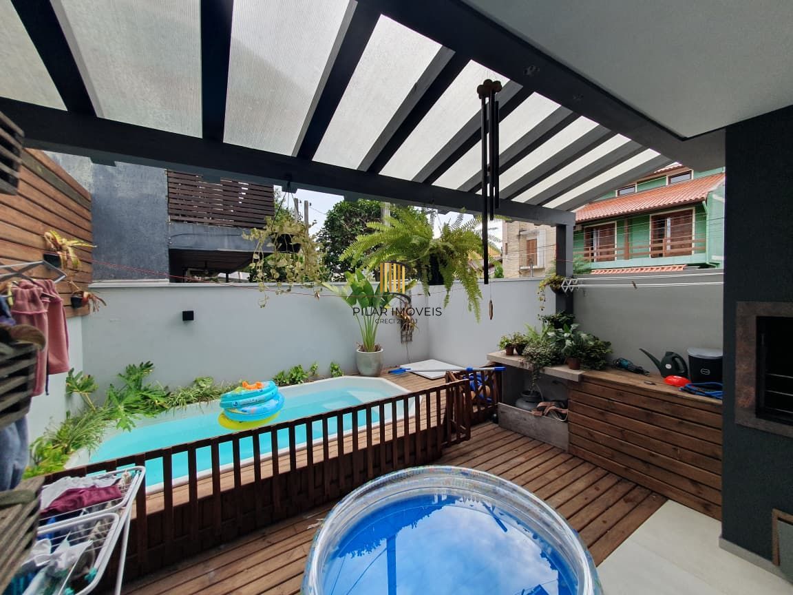 Casa 3 dormitórios no bairro Hípica