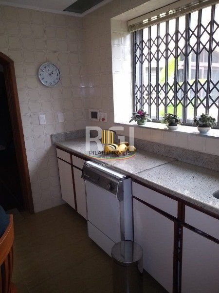 Casa para Venda - 741m², 5 dormitórios, sendo 3 suites, 9 vagas - Espirito Santo