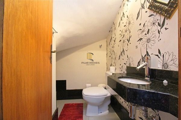 Casa em Porto Alegre, no bairro Hípica, com 3 dormitório(s), e 3 banheiros, à venda.