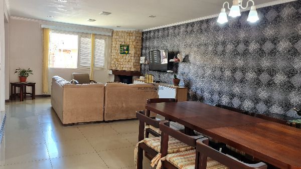 Casa para Venda - 177m², 3 dormitórios, sendo 1 suites, 2 vagas - Hípica