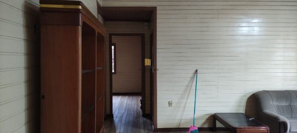 Casa em Porto Alegre, no bairro Campo Novo, com 3 dormitório(s), e 3 banheiros, à venda.
