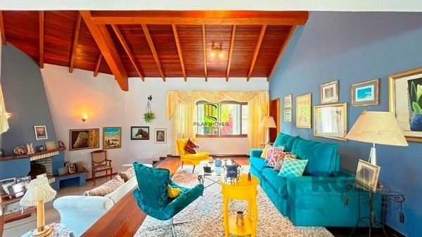 Casa em Porto Alegre, no bairro Ipanema, com 3 dormitório(s), à venda.