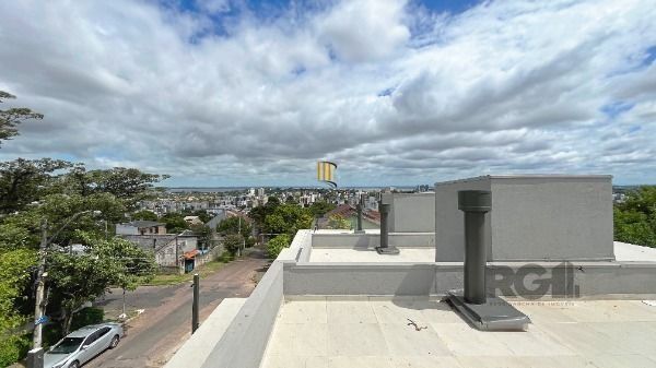 Casa Condominio em Porto Alegre, no bairro Tristeza, com 3 dormitório(s), e 3 banheiros, à venda.