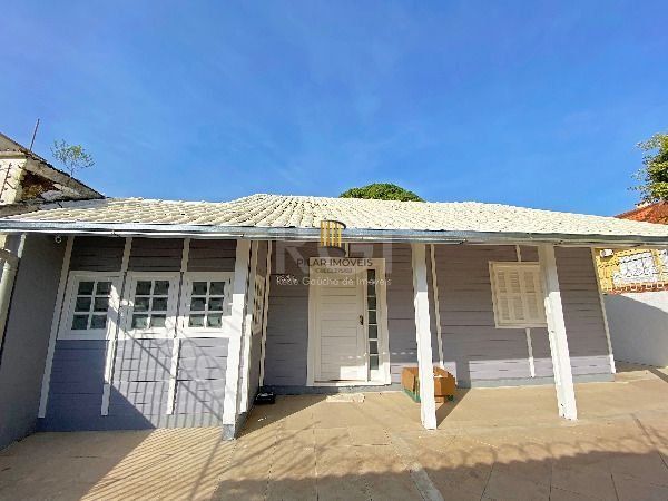 Casa para Venda - 101m², 3 dormitórios, sendo 1 suites, 3 vagas - Guarujá