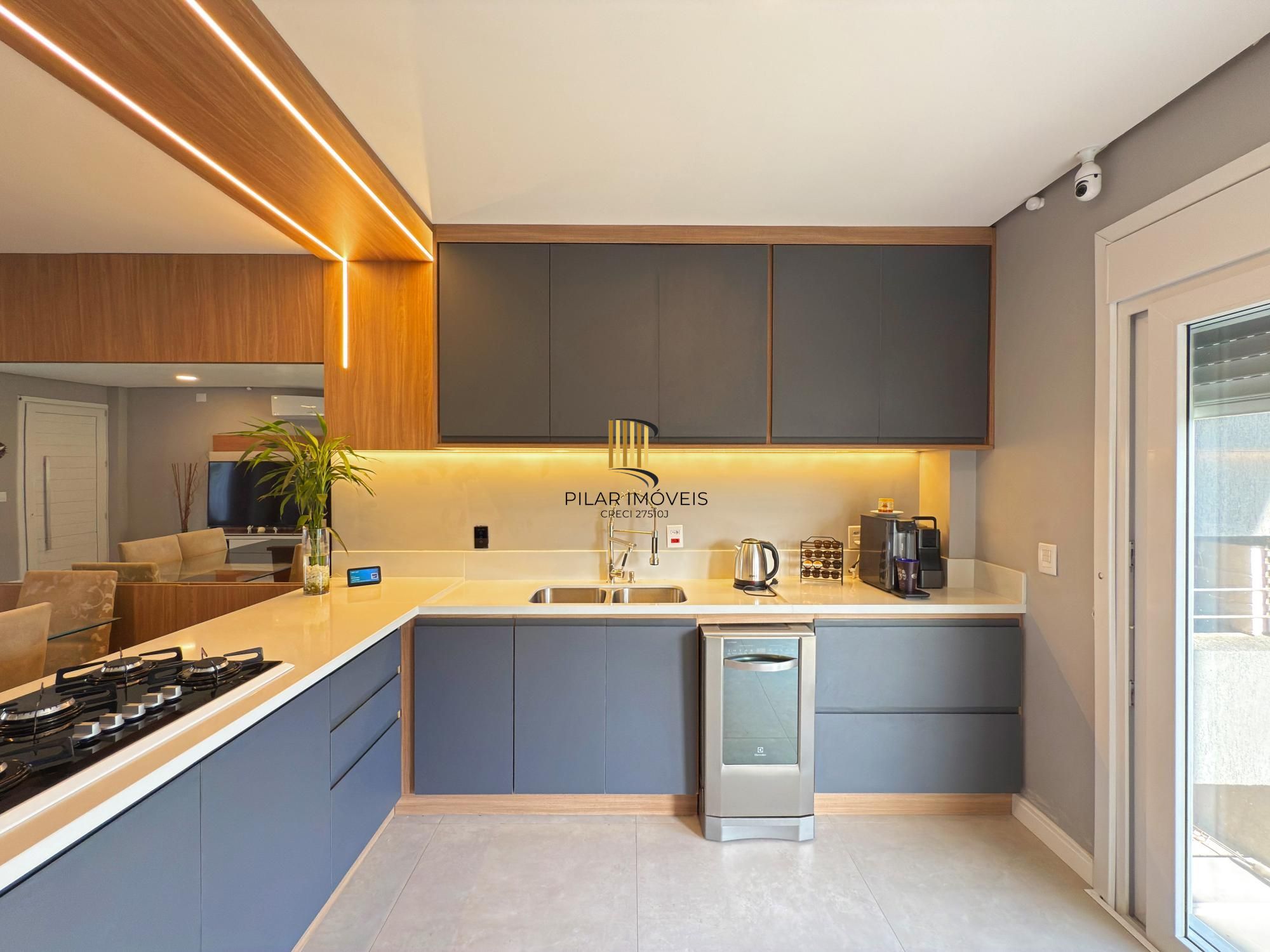 Casa moderna com 3 dormitórios com pátio grande e vista para o Rio Guaíba!