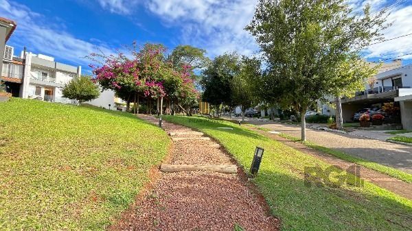 Casa Condominio em Porto Alegre, no bairro Vila Nova, com 3 dormitório(s), e 3 banheiros, à venda.