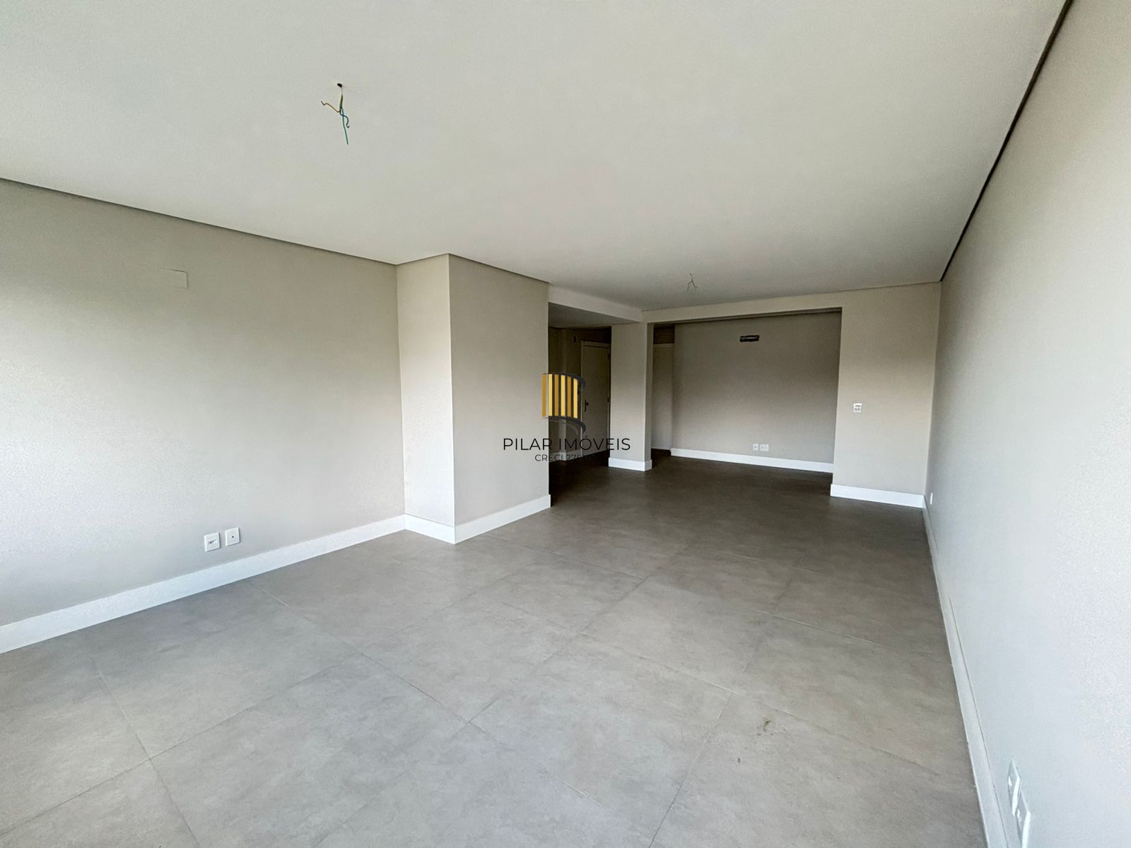 Apartamento com 3 dormitórios sendo 1 suíte á venda Bairro Cristal.