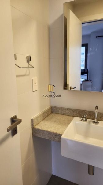 Studio em Porto Alegre, no bairro Tristeza, com 1 dormitório(s), e 1 banheiros, à venda.
