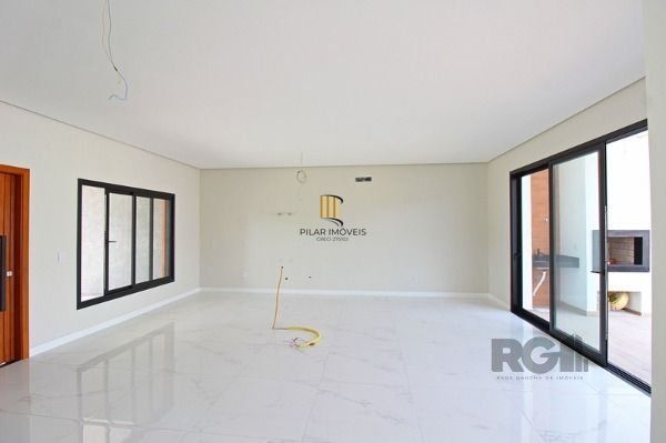 Casa Condominio em Porto Alegre, no bairro Ipanema, com 3 dormitório(s), à venda.