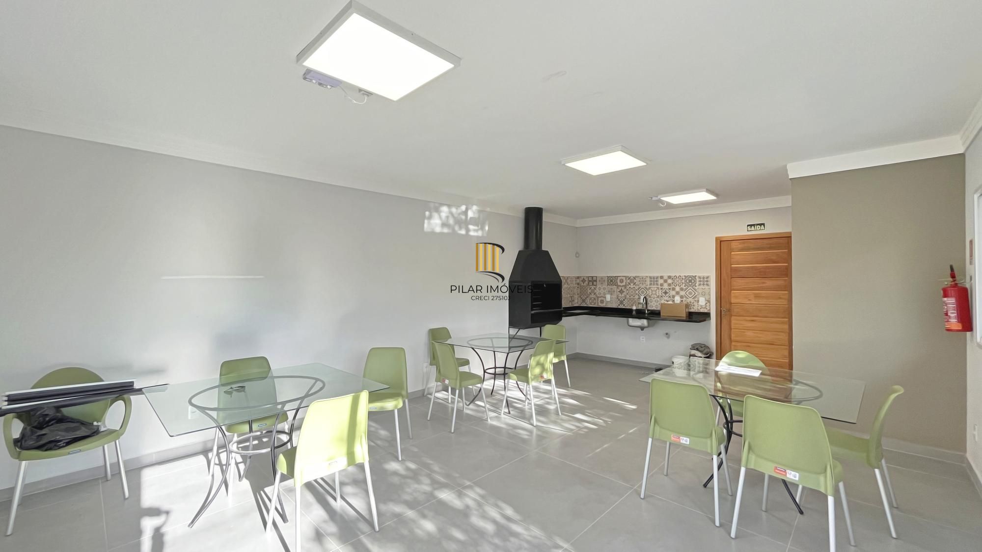 Casa Condominio em Porto Alegre, no bairro Vila Nova, com 2 dormitório(s), e 2 banheiros, à venda.