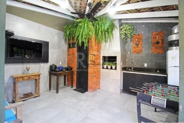 Casa Condominio em Porto Alegre, no bairro Ipanema, com 3 dormitório(s), e 3 banheiros, à venda.