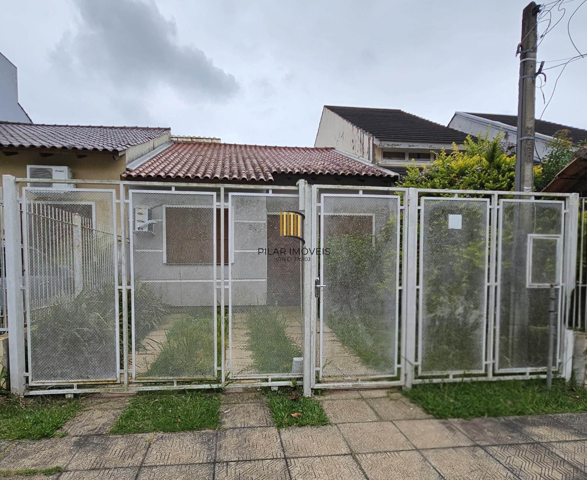 Casa 2 dormitórios no bairro Hípica