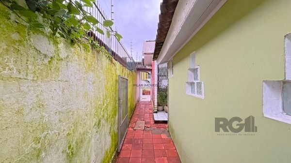 Casa em Porto Alegre, no bairro Cavalhada, com 4 dormitório(s), e 4 banheiros, à venda.