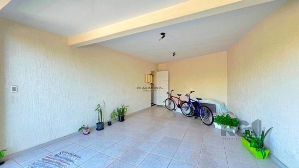 Sobrado 4 dormitórios no bairro Camaquã