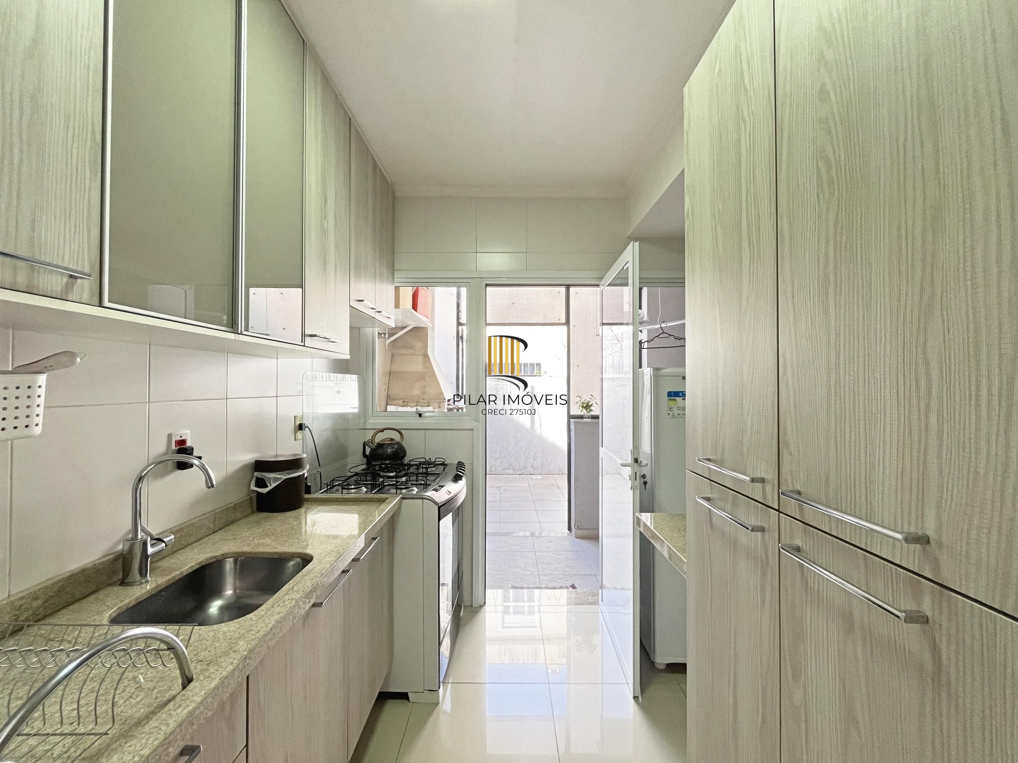 Casa 2 dormitórios no bairro Hípica