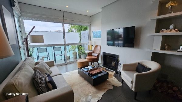 Apartamento em Porto Alegre, no bairro Chácara das Pedras, com 2 dormitório(s), e 2 banheiros, à venda.