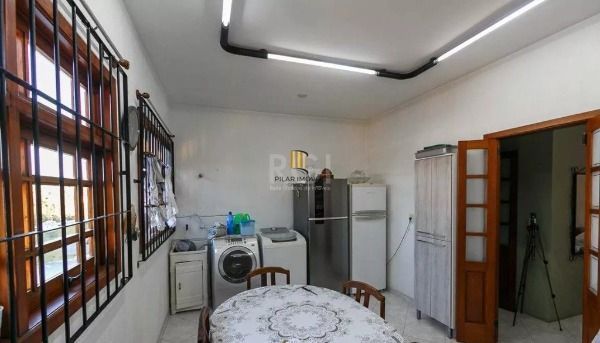 Casa em Porto Alegre, no bairro Cavalhada, com 5 dormitório(s), e 5 banheiros, à venda.