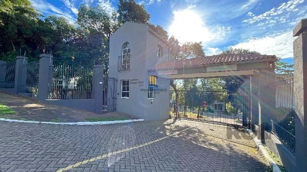 Casa Condominio em Porto Alegre, no bairro Vila Nova, com 3 dormitório(s), e 3 banheiros, à venda.