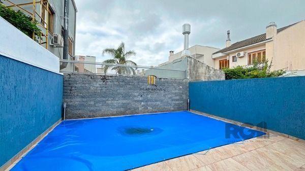 Casa em Porto Alegre, no bairro Hípica, com 3 dormitório(s), e 3 banheiros, à venda.