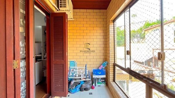 Casa em Porto Alegre, no bairro Ipanema, com 4 dormitório(s), e 4 banheiros, à venda.