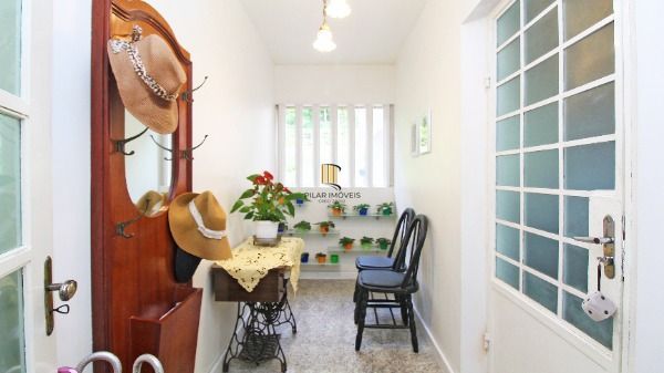 Casa Condominio em Porto Alegre, no bairro Cascata, com 3 dormitório(s), e 3 banheiros, à venda.