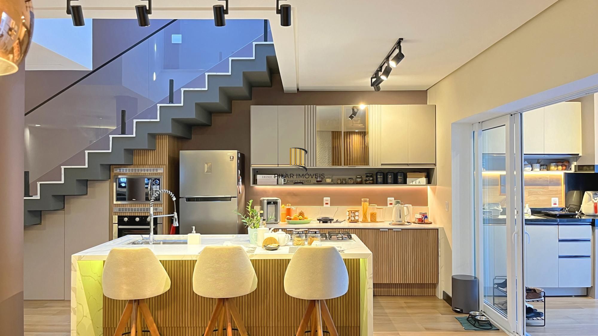 Casa à venda com 174m², 3 dormitórios, 3 suítes, 2 vagas, no bairro Hípica em Porto Alegre