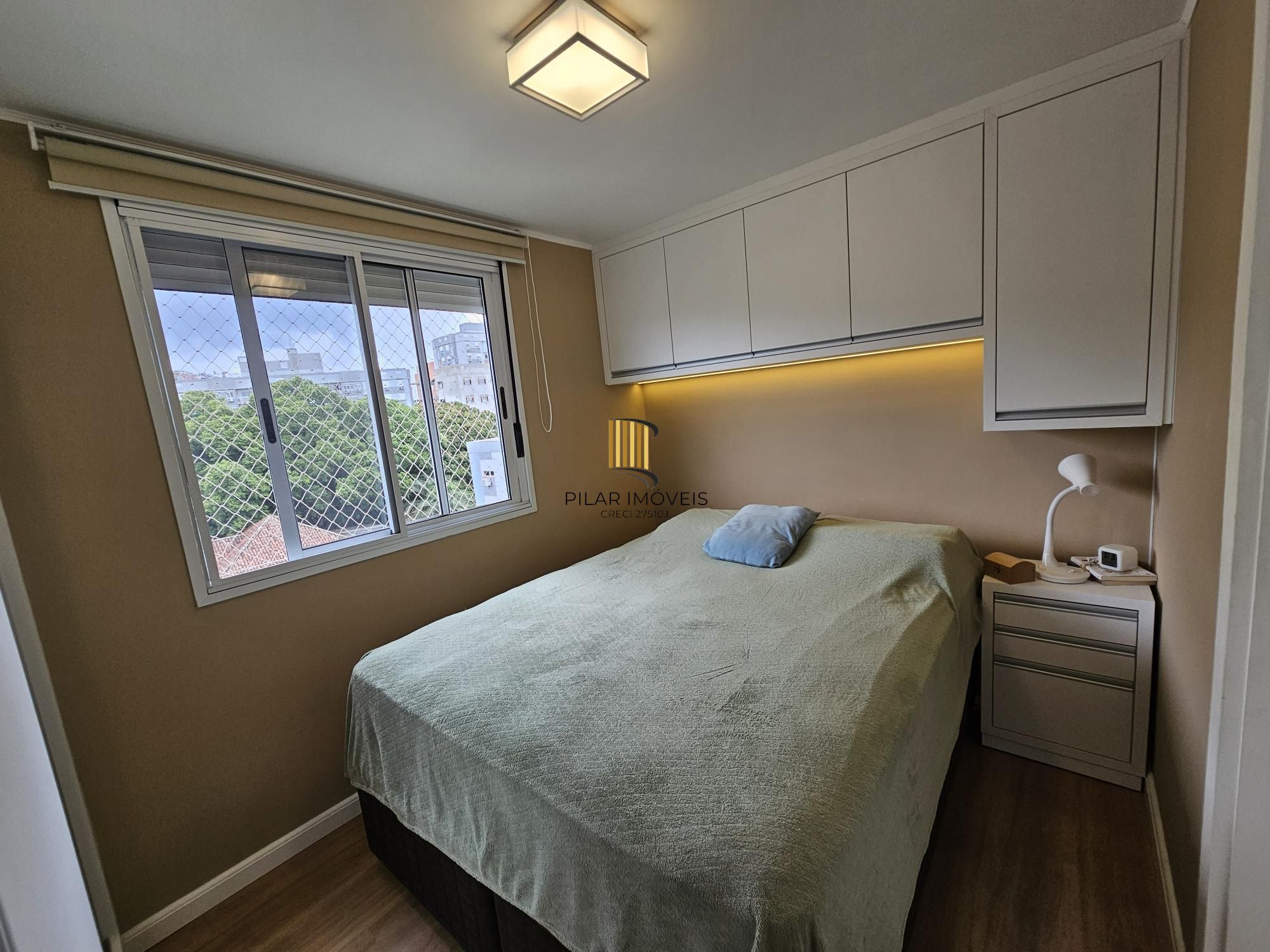 Lindo apartamento 2 dorm com suite e churrasqueira no bairro Cristal!