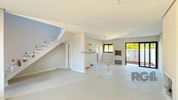 Casa Condominio em Porto Alegre, no bairro Ipanema, com 3 dormitório(s), à venda.