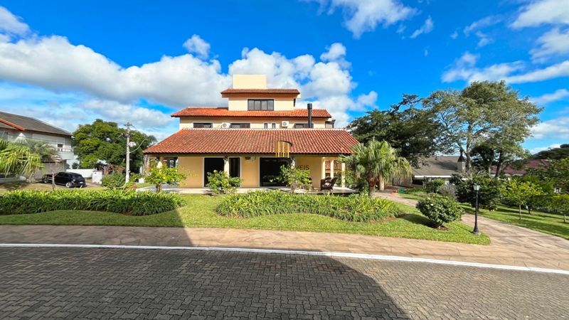 Altos do lago- 455 m² de área privativa, 3 d, 3 vagas , piscina , Linda e ampla casa em condomínio.