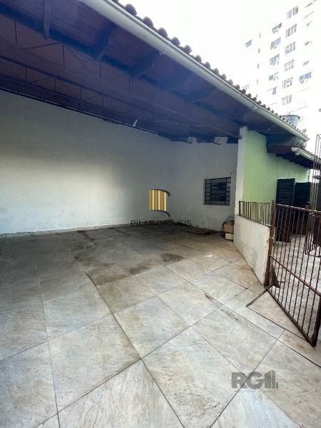 Casa 6 dormitórios no bairro Cristal