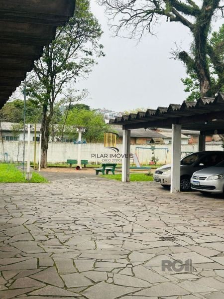 Apartamento em Porto Alegre, no bairro Cristal, com 2 dormitório(s), e 2 banheiros, à venda.