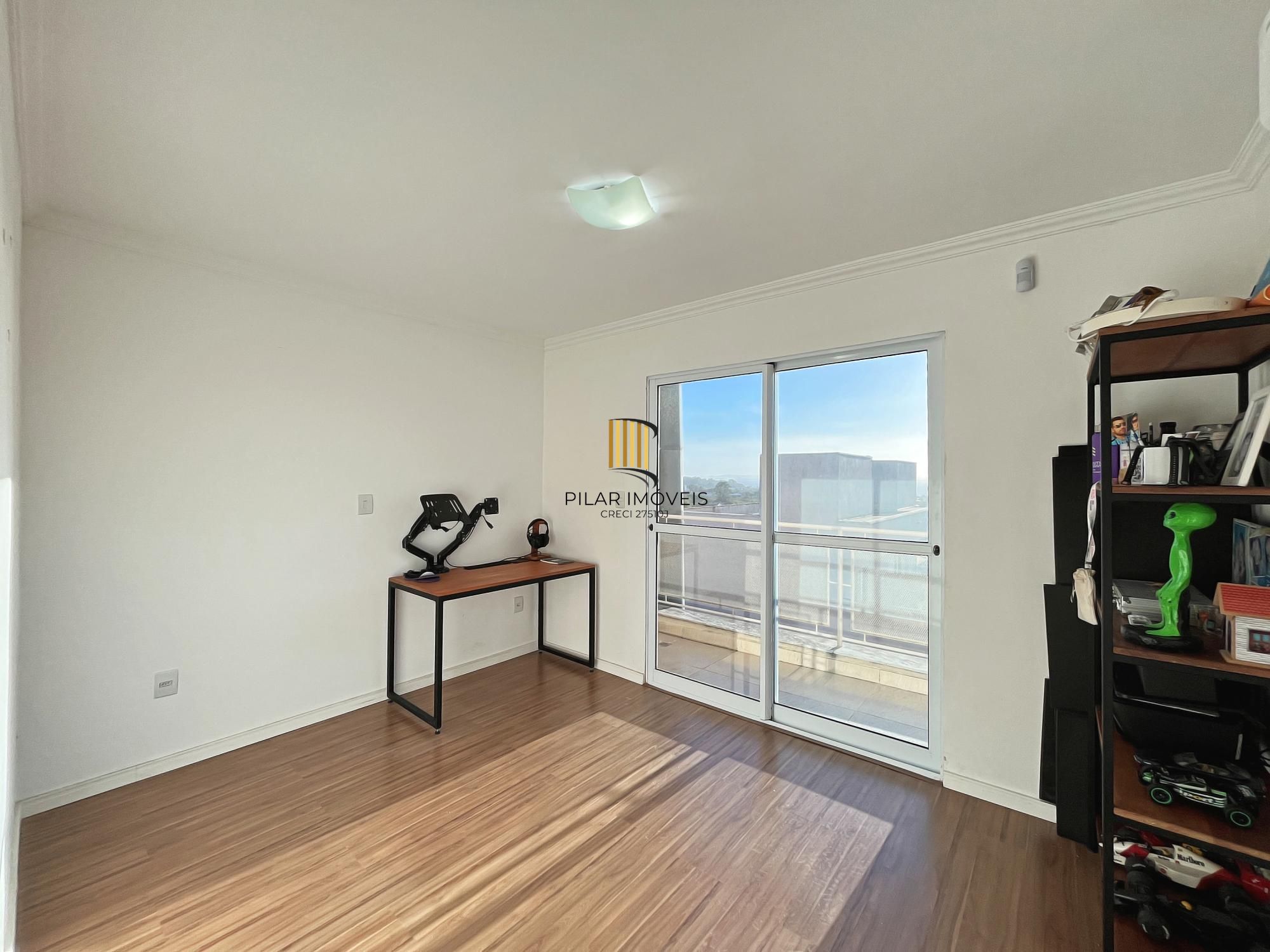 Casa 3 dormitórios no bairro Guarujá