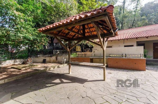 Apartamento em Porto Alegre, no bairro Teresópolis, com 2 dormitório(s), e 2 banheiros, à venda.