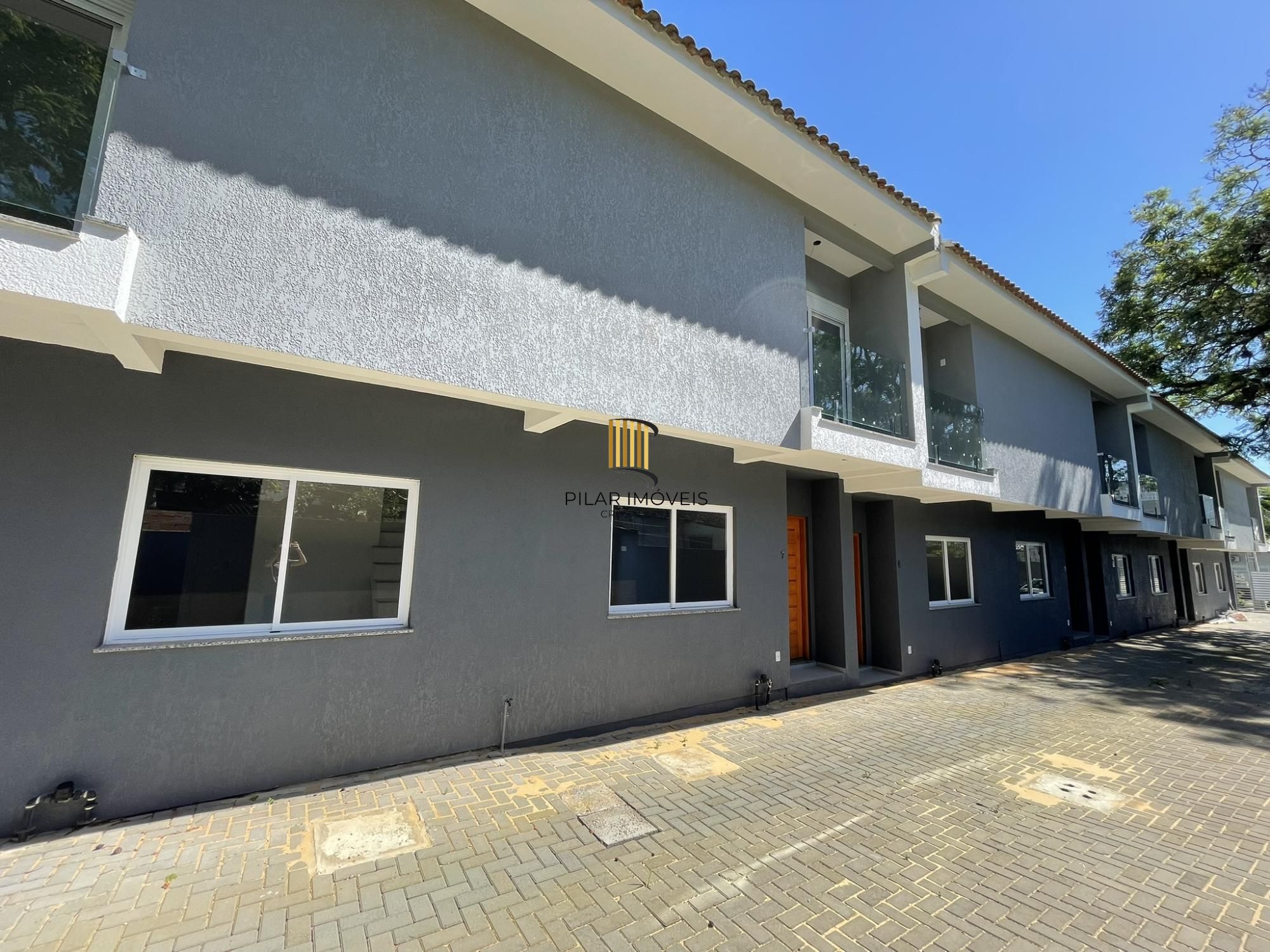 Casa Condominio em Porto Alegre, no bairro Nonoai, com 2 dormitório(s), e 2 banheiros, à venda.