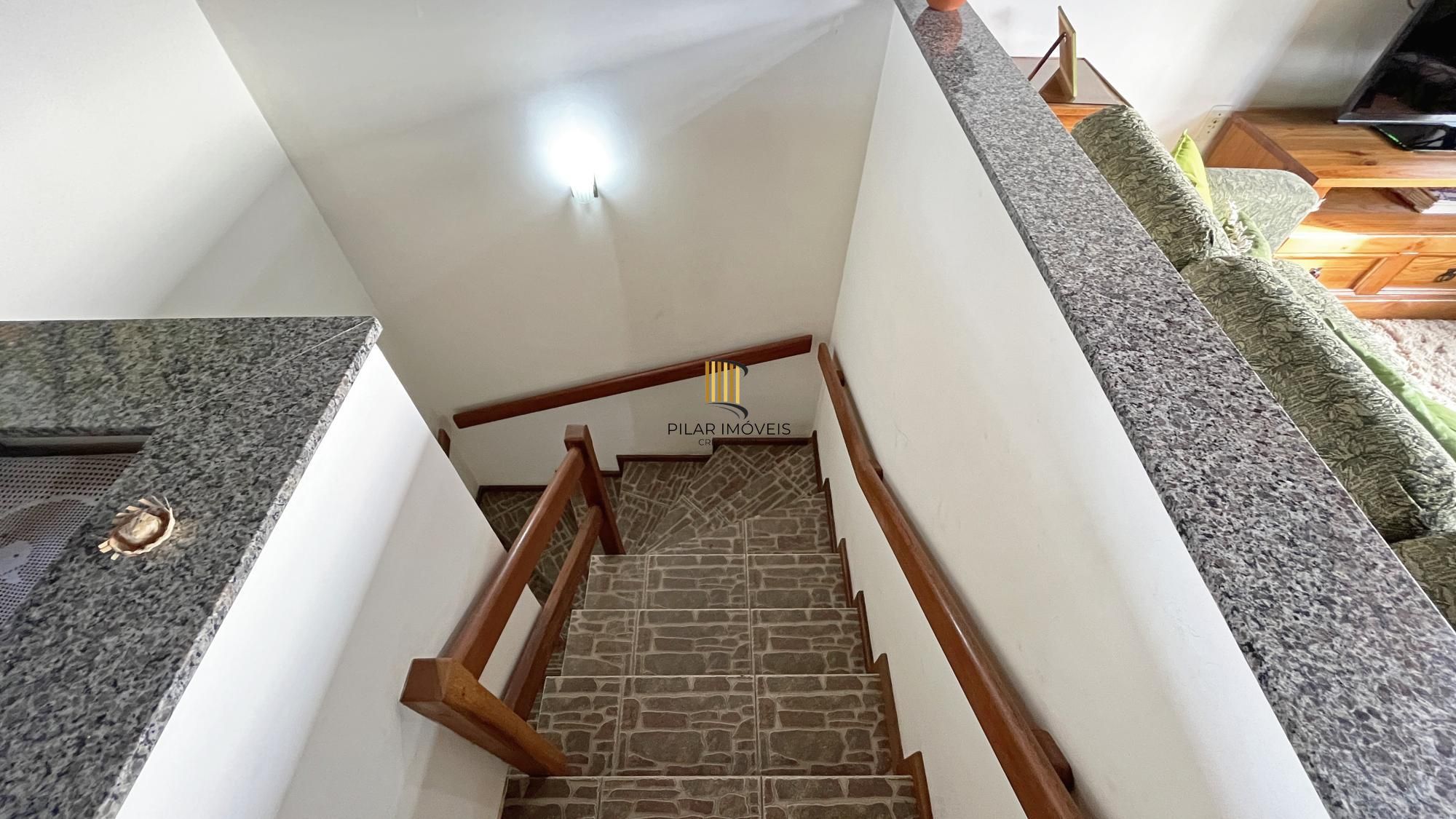 Casa em Porto Alegre, no bairro Hípica, com 3 dormitório(s), e 3 banheiros, à venda.
