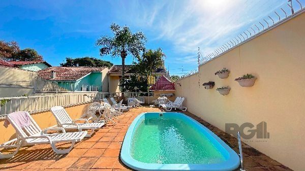 Casa Condominio em Porto Alegre, no bairro Tristeza, com 3 dormitório(s), e 3 banheiros, à venda.