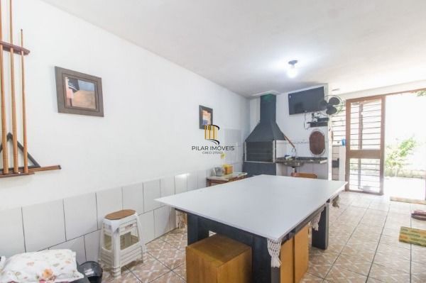 Casa para Venda - 300m², 4 dormitórios, sendo 1 suites, 8 vagas - Imperial Parque
