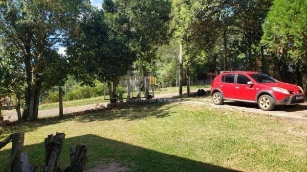 Casa em Porto Alegre, no bairro Hípica, com 2 dormitório(s), e 2 banheiros, à venda.