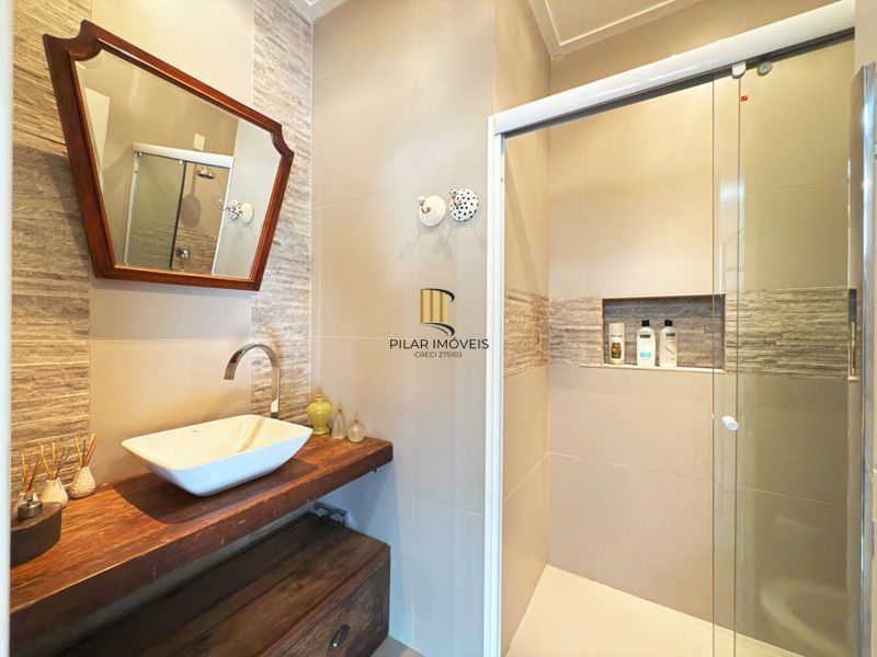 Residência, ótimo padrão com 4 suítes nos altos do Jardim Isabel, com vista perene para o Guaiba e Por-do-Sol