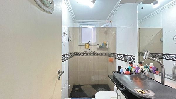 Apartamento em Porto Alegre, no bairro Teresópolis, com 2 dormitório(s), e 2 banheiros, à venda.