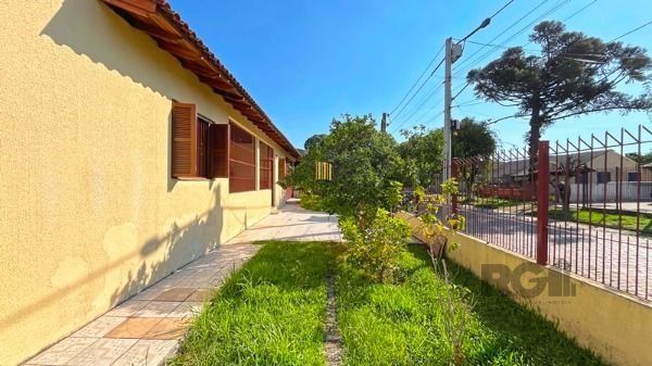 Casa 4 dormitórios no bairro Restinga