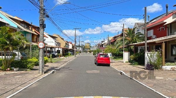 Casa Condominio em Porto Alegre, no bairro Cavalhada, com 3 dormitório(s), e 3 banheiros, à venda.