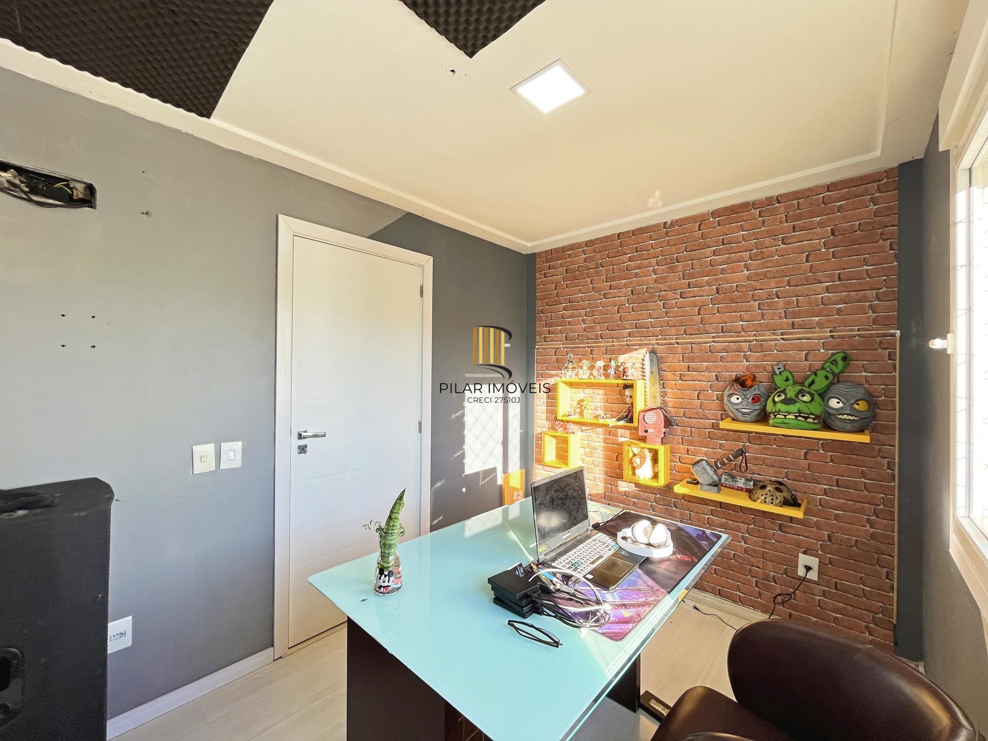 Casa 4 dormitórios no bairro Hípica